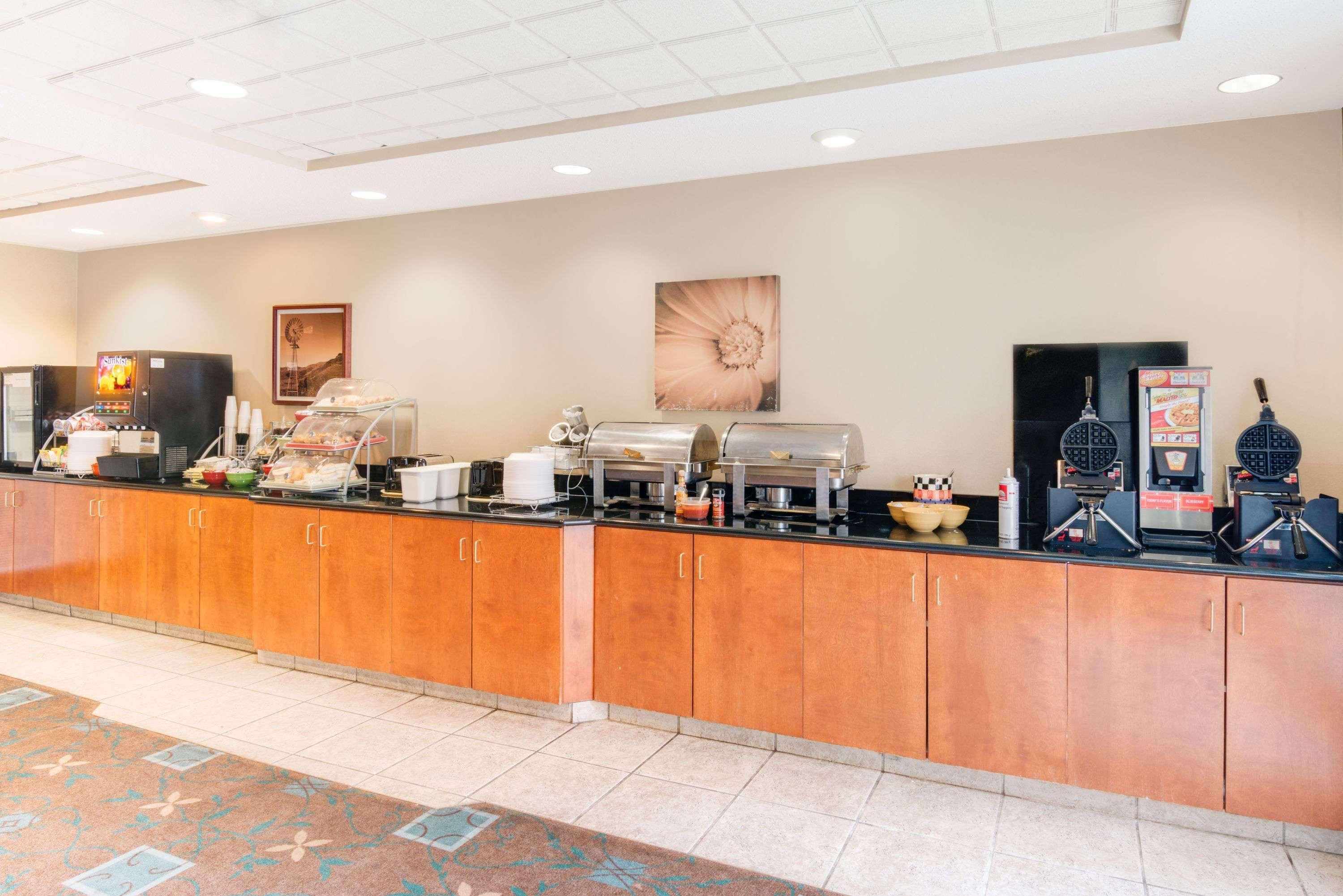 Hotel Wingate By Wyndham Gillette Exterior foto